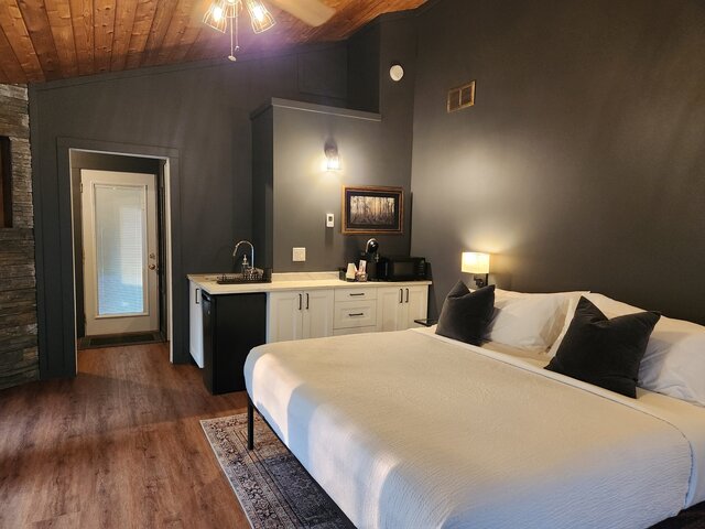 Image 3 for The Pavilion Garden Suite