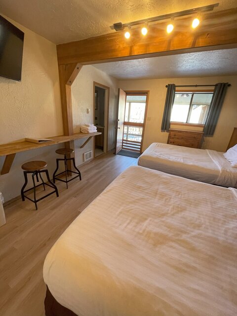 Image 12 for 06 Double Queen - Hotel Room