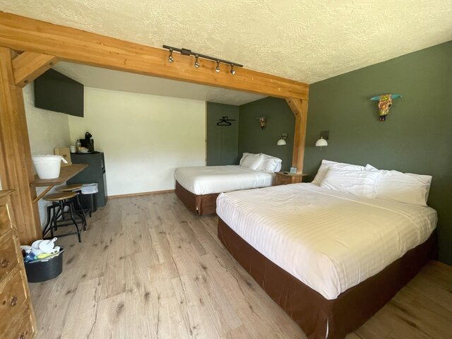 Image 1 for 06 Double Queen - Hotel Room