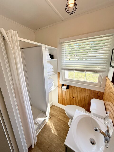 Image 9 for Cottage 10: Two-Bedroom | Sleeps 6