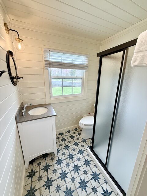 Image 10 for Cottage 8: Lakefront Studio | Sleeps 4