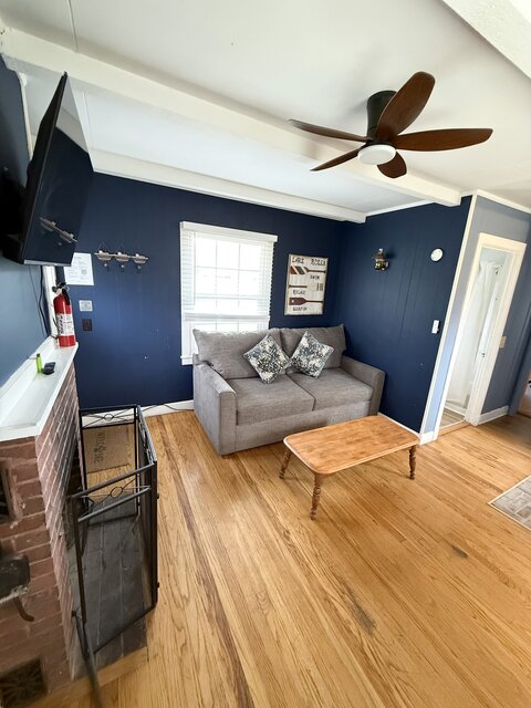 Image 3 for Cottage 9: Lakefront One-Bedroom | Sleeps 6