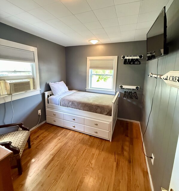 Image 4 for Cottage 11: One-Bedroom | Sleeps 4