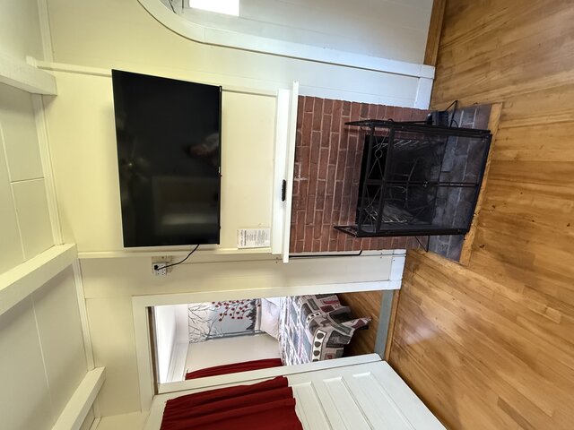 Image 9 for Cottage 10: Two-Bedroom | Sleeps 6