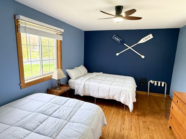 Image 7 for Cottage 9: Lakefront One-Bedroom | Sleeps 6