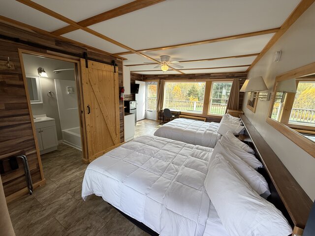 Image 2 for Double Queen Rooms | Sleeps 4-5