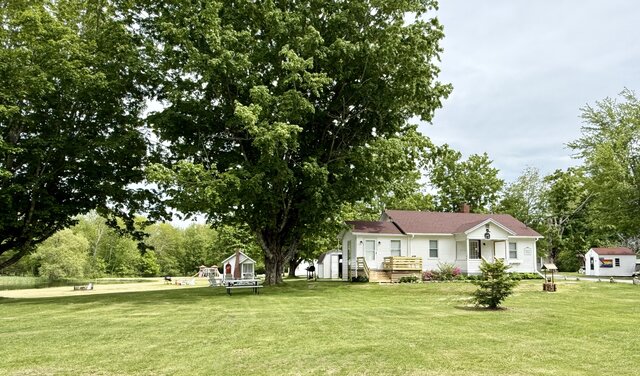 Image 6 for "Maine" House: Two-Bedroom | Sleeps 8