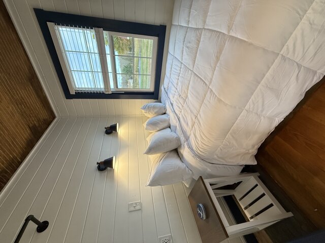 Image 7 for Cottage 8: Lakefront Studio | Sleeps 4