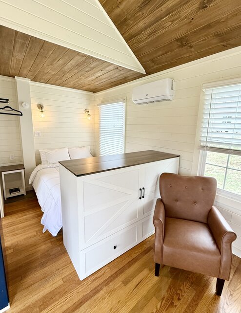 Image 5 for Cottage 8: Lakefront Studio | Sleeps 4