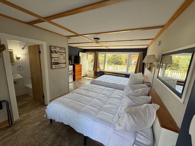 Image 4 for Double Queen Rooms | Sleeps 4-5