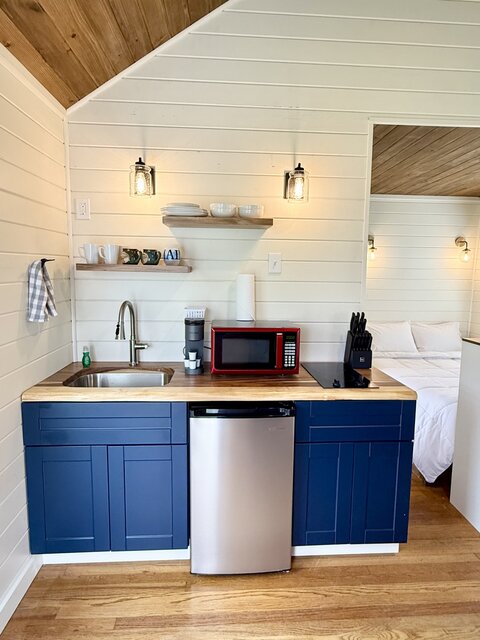 Image 4 for Cottage 8: Lakefront Studio | Sleeps 4