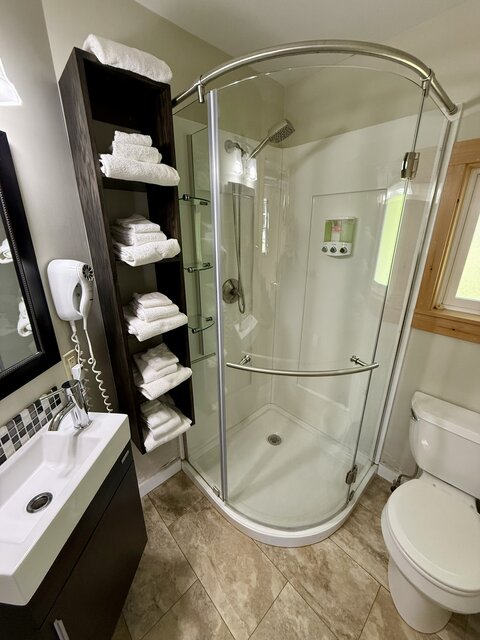 Image 4 for Cottage 7: Two-Bedroom | Sleeps 6