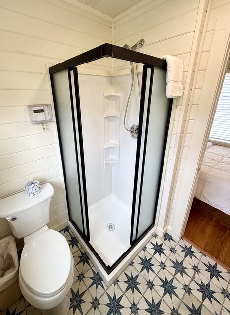 Image 8 for Cottage 8: Lakefront Studio | Sleeps 4