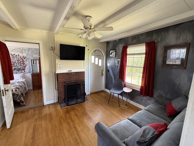 Image 5 for Cottage 10: Two-Bedroom | Sleeps 6