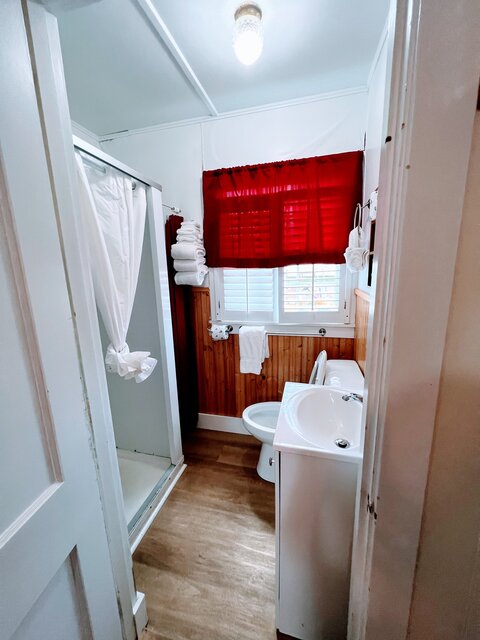 Image 17 for Cottage 10: Two-Bedroom | Sleeps 6