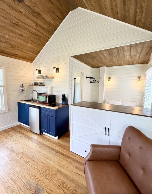 Image 2 for Cottage 8: Lakefront Studio | Sleeps 4