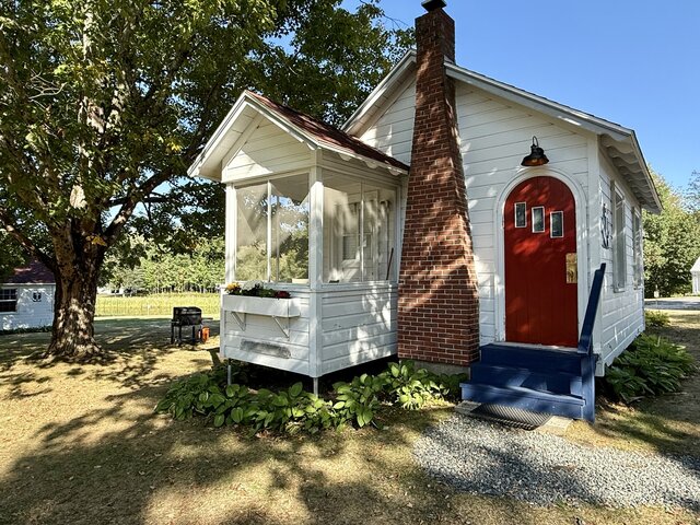 Image 1 for Cottage 6: One-Bedroom | Sleeps 6