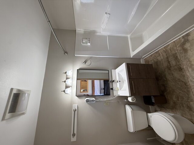 Image 19 for Double Queen Rooms | Sleeps 4-5