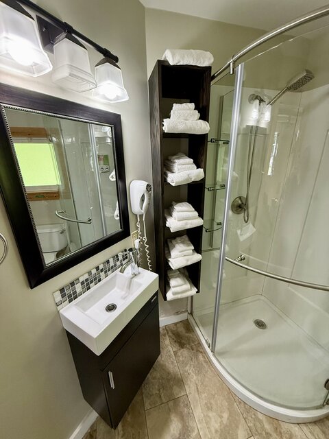 Image 10 for Cottage 7: Two-Bedroom | Sleeps 6