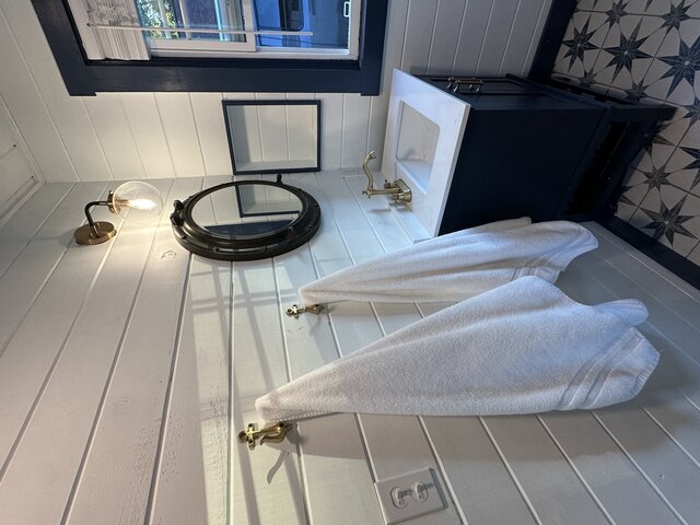 Image 11 for Cottage 8: Lakefront Studio | Sleeps 4