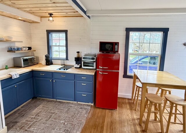 Image 2 for Cottage 6: One-Bedroom | Sleeps 6