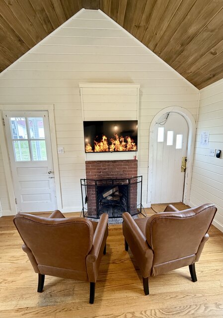 Image 3 for Cottage 8: Lakefront Studio | Sleeps 4
