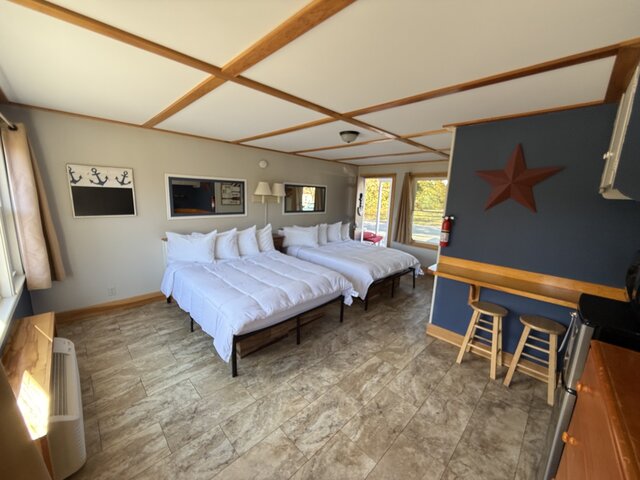 Image 14 for Double Queen Rooms | Sleeps 4-5