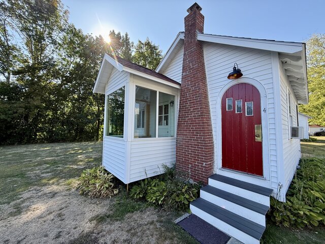 Image 1 for Cottage 4: One-Bedroom | Sleeps 6