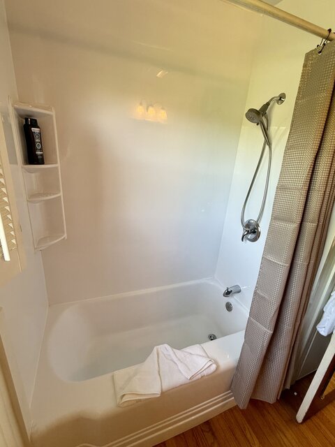 Image 17 for "Maine" House: Two-Bedroom | Sleeps 8