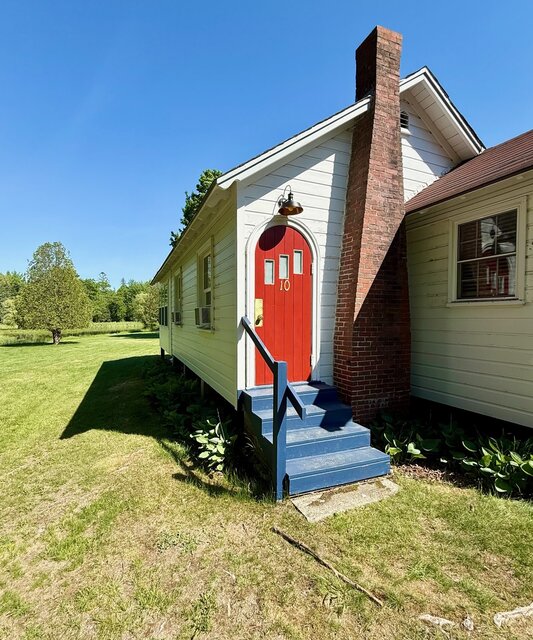 Image 2 for Cottage 10: Two-Bedroom | Sleeps 6