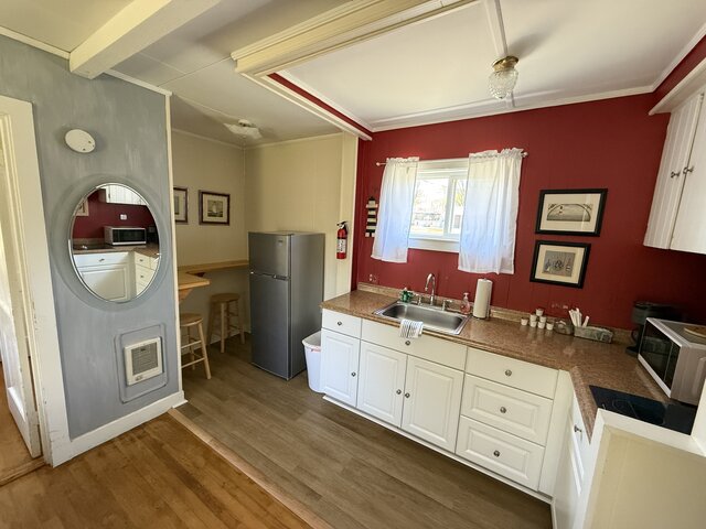 Image 10 for Cottage 10: Two-Bedroom | Sleeps 6