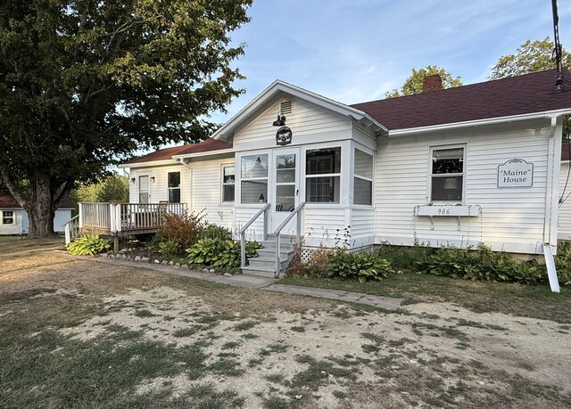 Image 2 for "Maine" House: Two-Bedroom | Sleeps 8