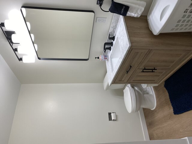 Image 3 for Captain's Quarters