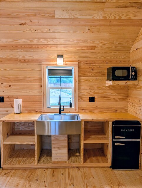 Image 6 for B. Rustic Cabin 00 -  1 Queen, 4 Twin Bed XL, Kitchenette, Full Bath