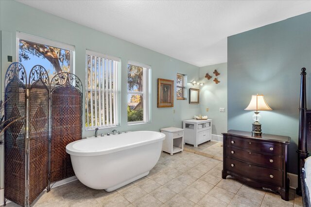 Image 2 for Grace Suite