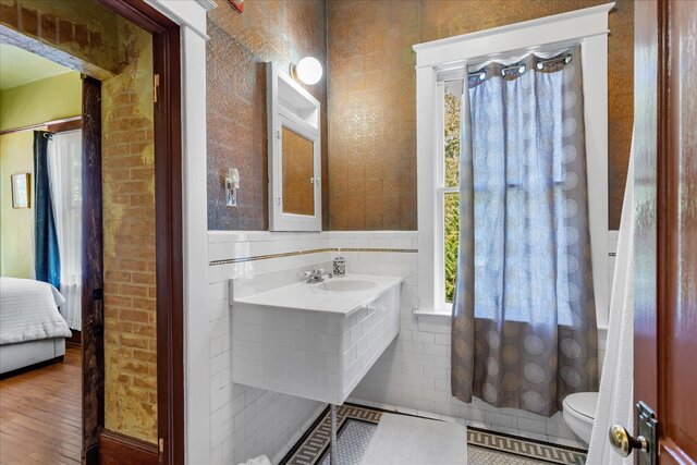 Image 4 for Speakeasy Room