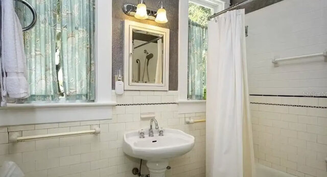 Image 6 for Mermaid Room