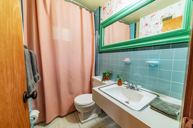 Image 6 for Honeymoon Suite