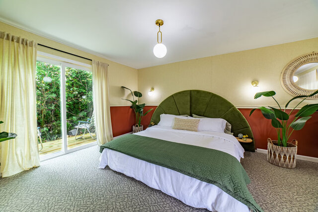 Image 2 for Honeymoon Suite