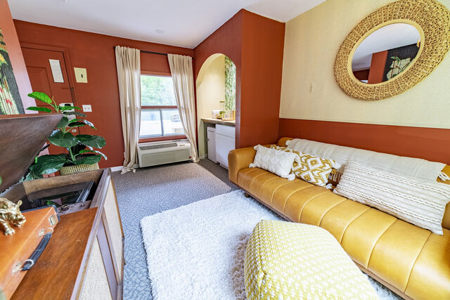 Image 9 for Honeymoon Suite