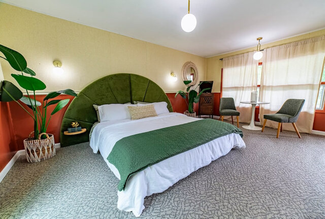 Image 8 for Honeymoon Suite