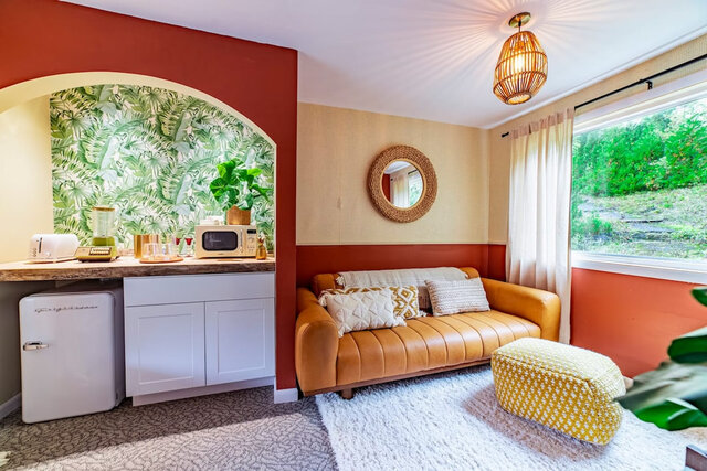 Image 4 for Honeymoon Suite