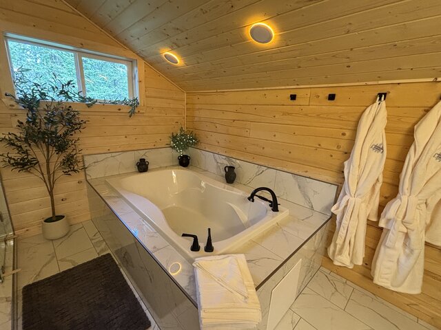 Image 4 for Salmonberry Chalet