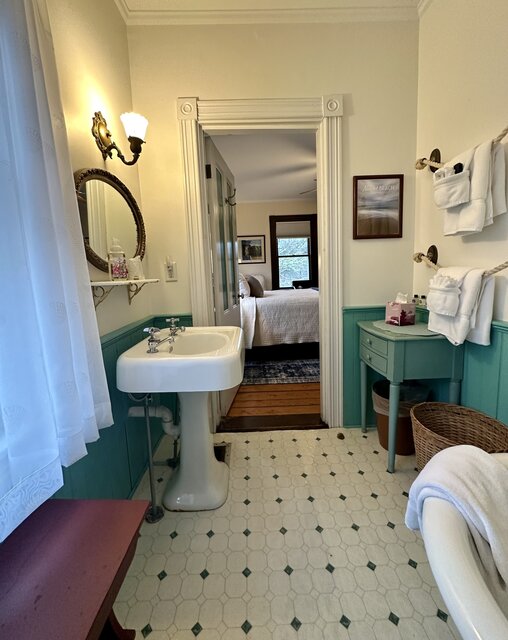 Image 5 for The Captains Room