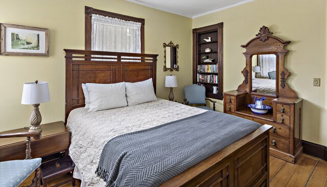 Image 2 for The Overlook Room