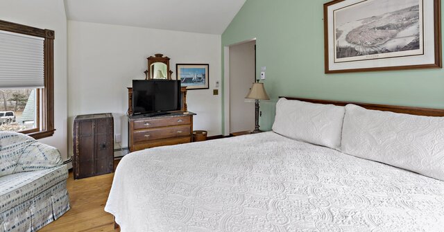 Image 4 for The Sunset Room