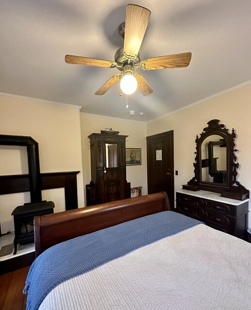 Image 3 for The Captains Room