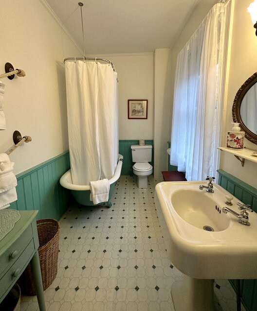 Image 4 for The Captains Room