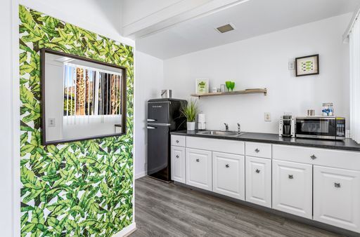 Image 3 for Deluxe King with Large Kitchenette