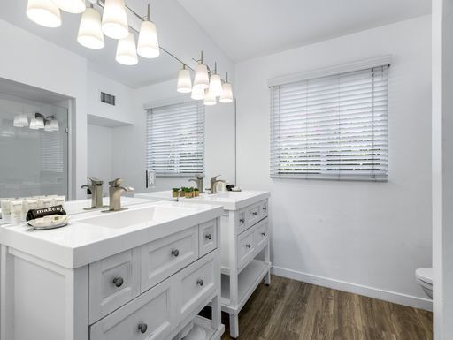 Image 4 for Extra Large One Bedroom Suite with Kitchenette